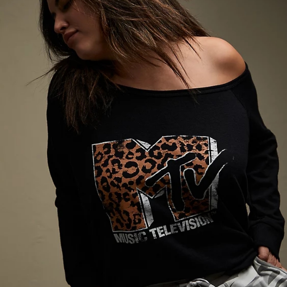 MTV light weight sweater